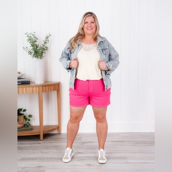 NEW Judy Blue Pretty in Pink Embroidered Pocket Shorts - Picture 4 of 6